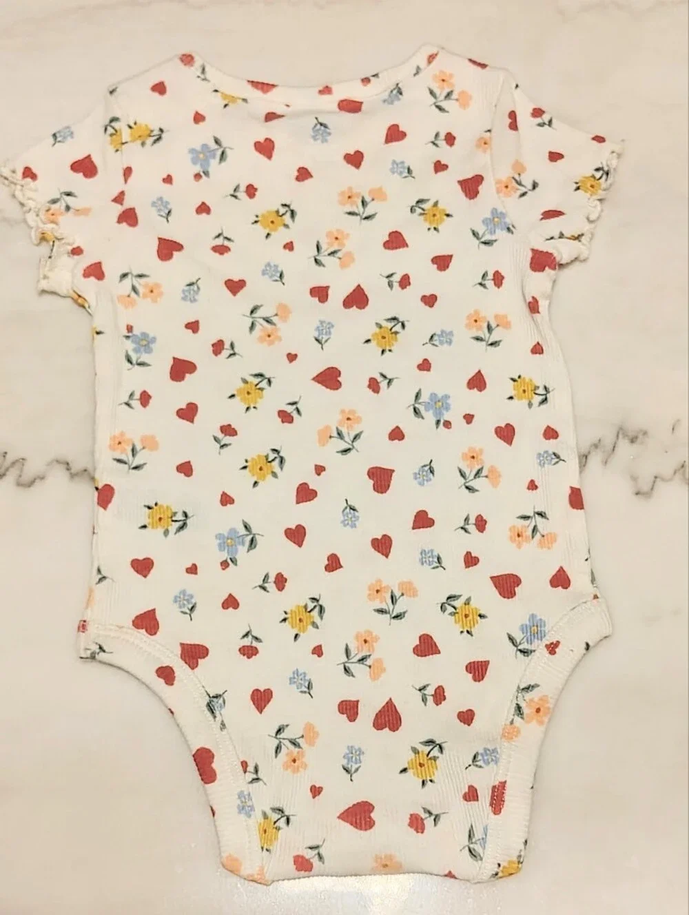 Garanimals White Dainty Ruffled Onesie With Red Hearts Size 6 To 9 Months